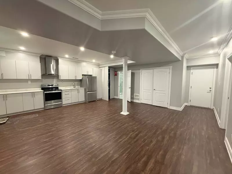 15 Perkins DR E #2, Brampton, ON L7A 3W2