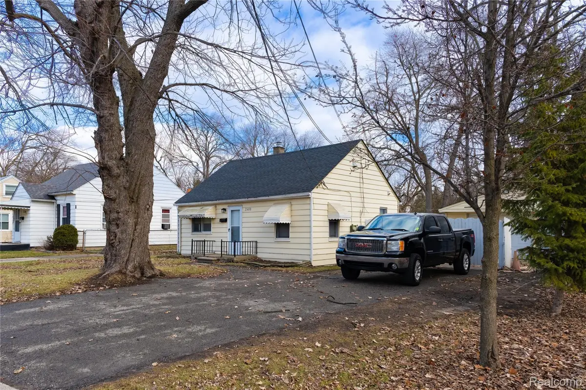 Warren, MI 48091,25430 Eureka DR