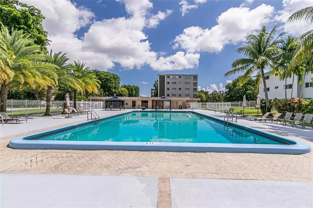 Hollywood, FL 33021,1001 Hillcrest Ct #314
