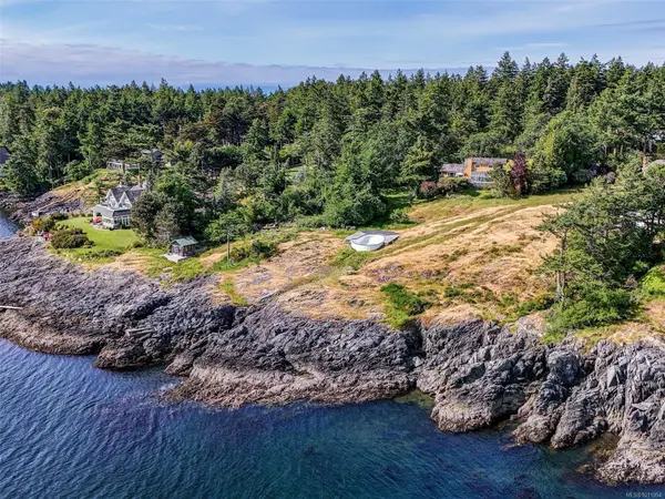 Saanich, BC V8N 1X5,2550 Queenswood Dr