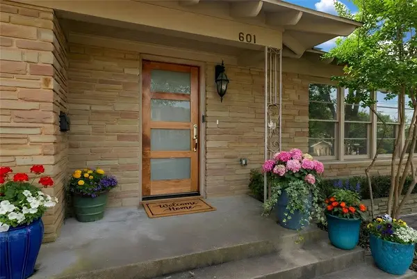 Weatherford, TX 76086,601 W Columbia Street