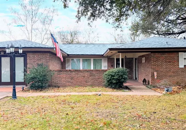 112 Meadow Lane, Groesbeck, TX 76642