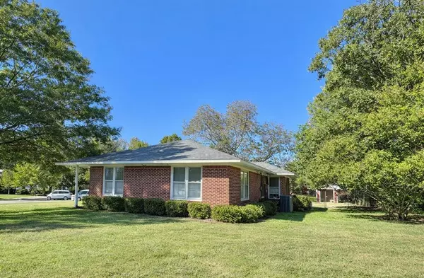 Gainesville, TX 76240,724 S Rusk Street