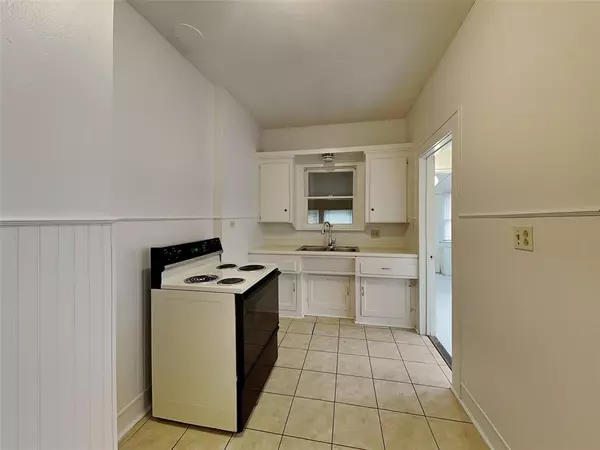 Fort Worth, TX 76107,3333 W 6th Street