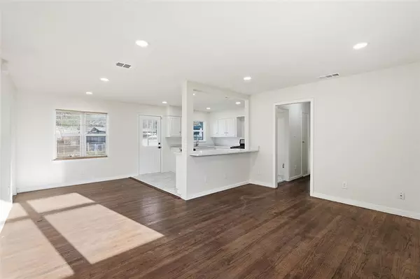 Dallas, TX 75228,10833 Ruth Ann Drive