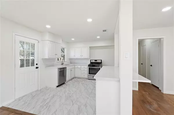 Dallas, TX 75228,10833 Ruth Ann Drive