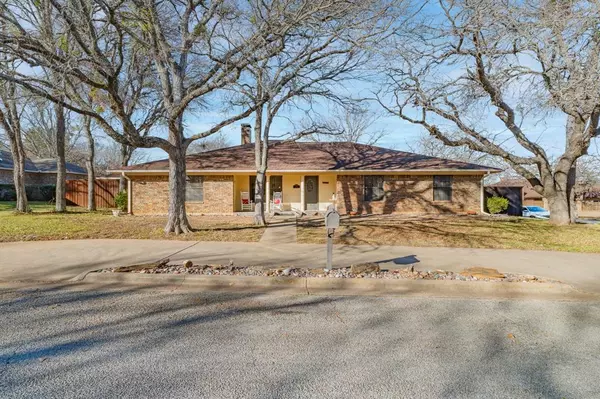1511 Oak Forest Drive, Graham, TX 76450