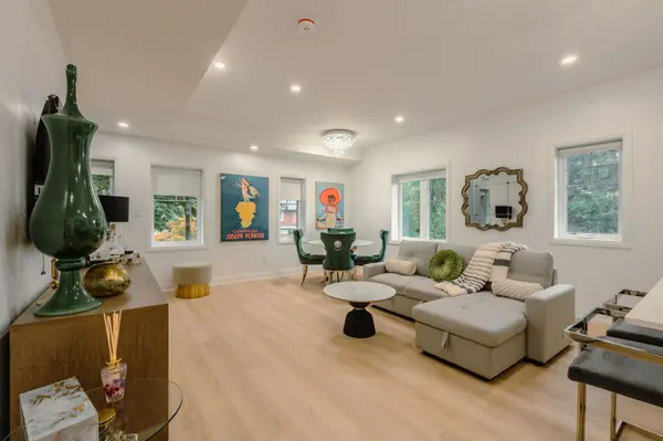 Toronto C04, ON M5M 2H5,58 Mcnairn AVE #6