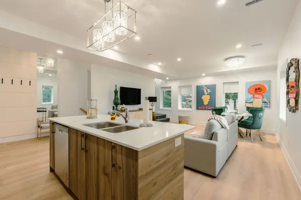 Toronto C04, ON M5M 2H5,58 Mcnairn AVE #6