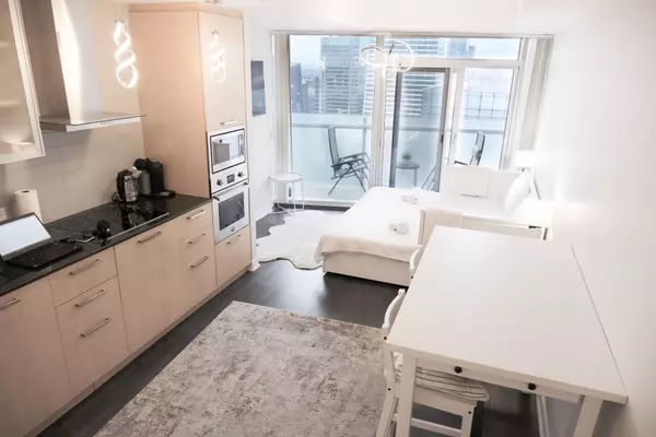 Toronto C01, ON M5J 0A9,12 York ST #4908