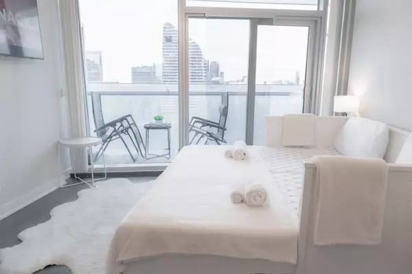 Toronto C01, ON M5J 0A9,12 York ST #4908