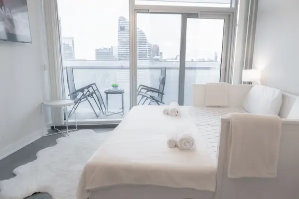 12 York ST #4908, Toronto C01, ON M5J 0A9