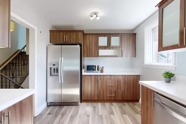 Toronto E10, ON M1E 3A2,27 Westcroft DR