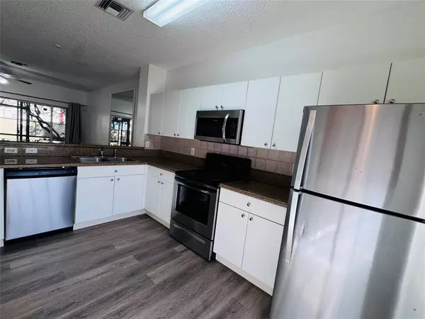 Pembroke Pines, FL 33025,12113 SW 2nd St