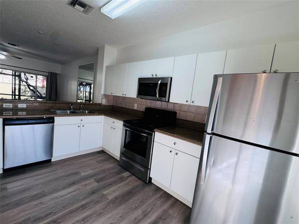 Pembroke Pines, FL 33025,12113 SW 2nd St