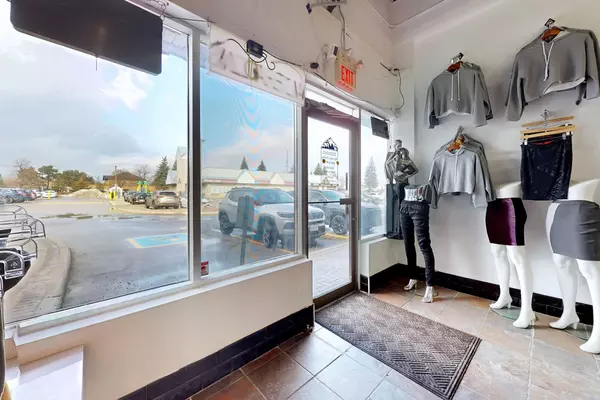 Vaughan, ON L4K 5A3,9222 Keele ST #12