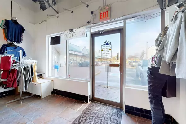 Vaughan, ON L4K 5A3,9222 Keele ST #12