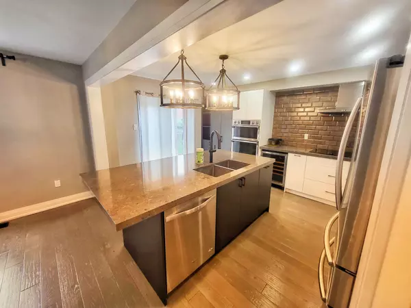 Newmarket, ON L3X 2Y3,249 Marble PL