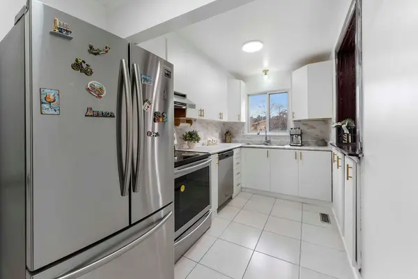 Brampton, ON L6T 2E7,295 Fleetwood CRES