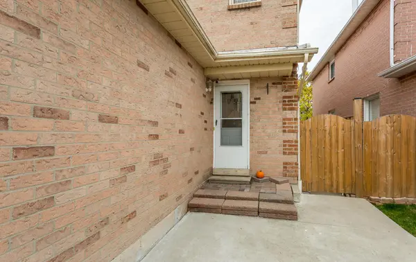 Mississauga, ON L5R 2W4,5070 Rising Star CT #Basement