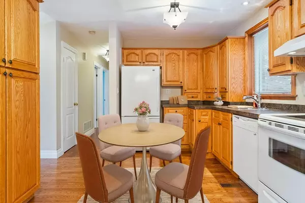 Oakville, ON L6K 2P2,249 Southview RD #UPPER