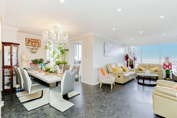 26 Hanover RD #1705, Brampton, ON L6S 4T2