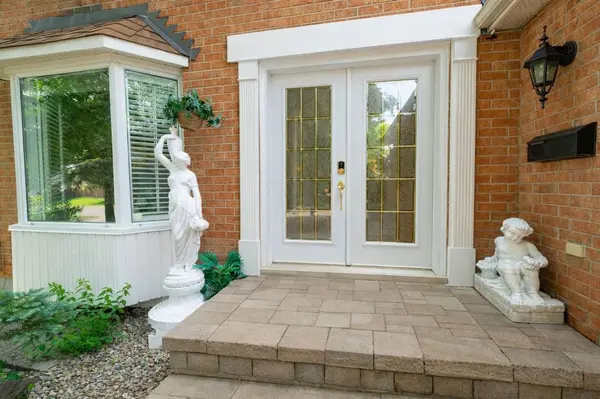 Orleans - Cumberland And Area, ON K4A 2A4,566 Falwyn CRES