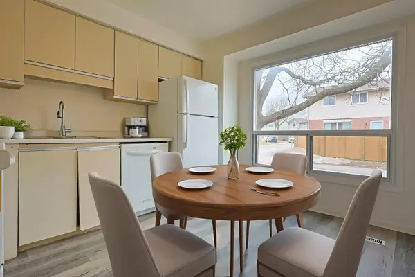 London East, ON N5V 4A1,595 Third ST #51