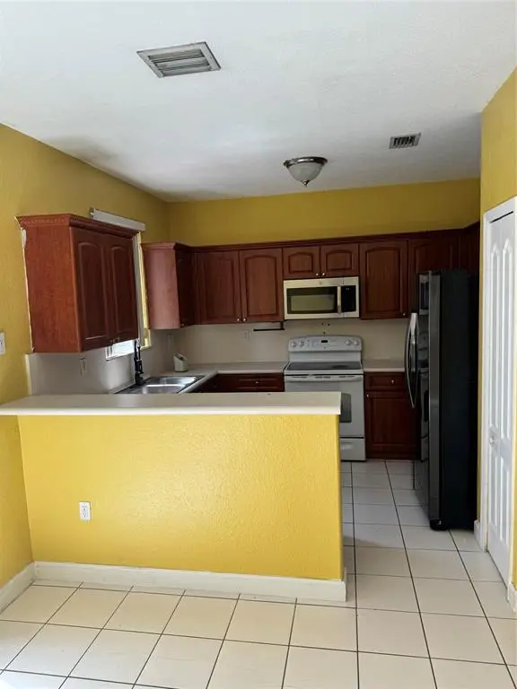 Hialeah, FL 33015,7357 NW 174 #102