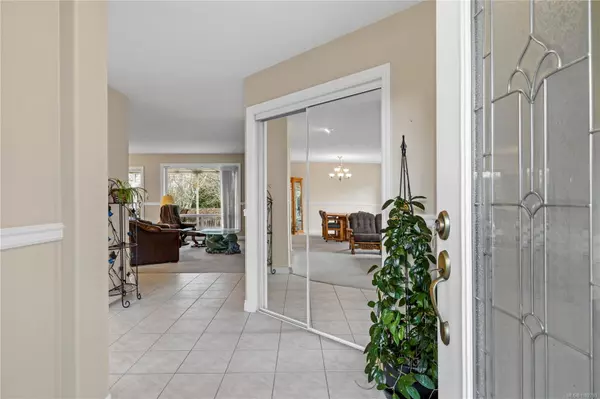 Qualicum Beach, BC V9K 1R7,117 Denman Dr