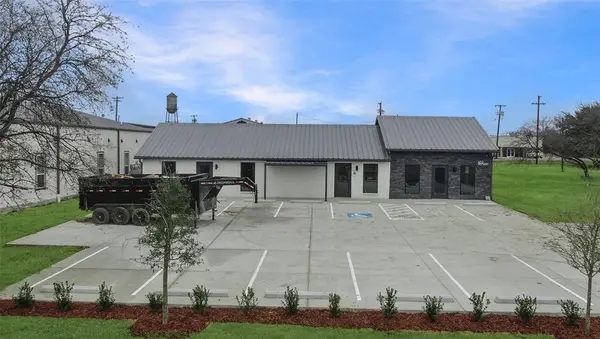 Gunter, TX 75058,402 W Walnut Street #101