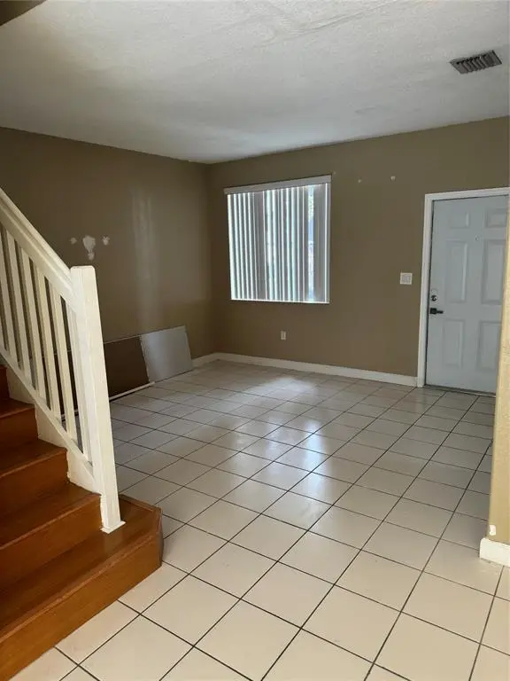 Hialeah, FL 33015,7357 NW 174 #102