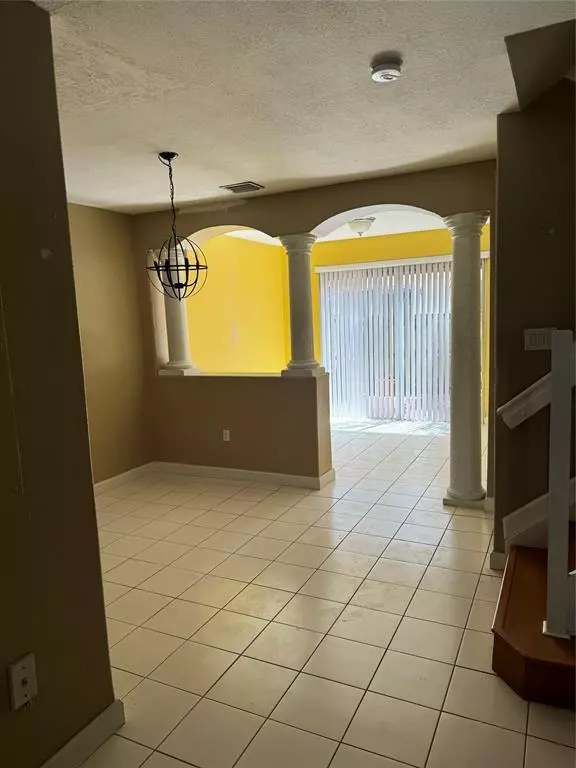 Hialeah, FL 33015,7357 NW 174 #102