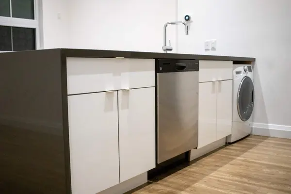 Hamilton, ON L8P 4K7,220 Dundurn ST S #121