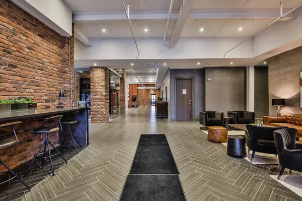 Hamilton, ON L8P 4K7,220 Dundurn ST S #121