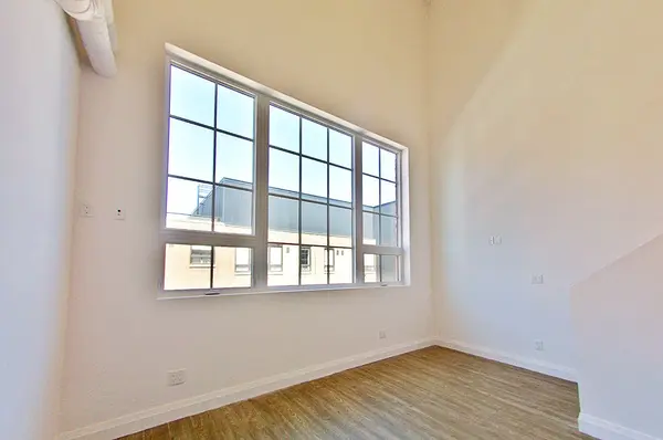 Hamilton, ON L8P 4K7,220 Dundurn ST S #328