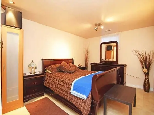 Mississauga, ON L4X 1K9,1602 Coram CRES #Lower