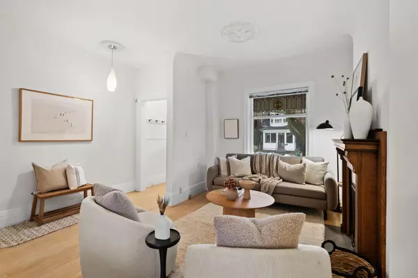 Toronto W01, ON M6R 1R1,49 Grenadier RD