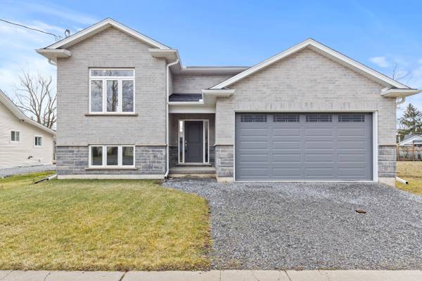 735 Dominion RD, Fort Erie, ON L2A 1G9