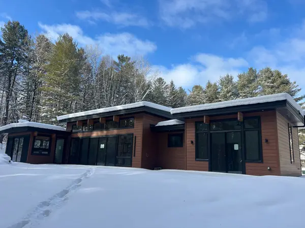 Huntsville, ON P0B 1L0,286 Clearwater Lake RD