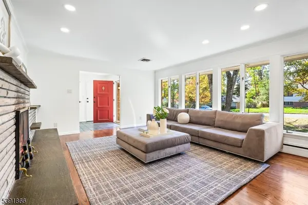 Livingston Twp., NJ 07039,16 Crossbrook Pl