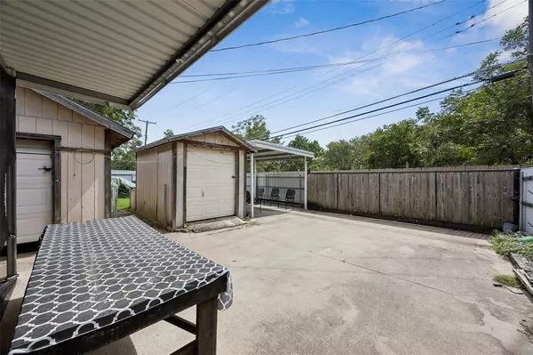 Dallas, TX 75217,8332 Foxwood Lane