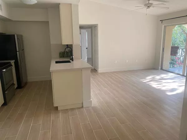 Miramar, FL 33025,2457 Centergate Dr #302