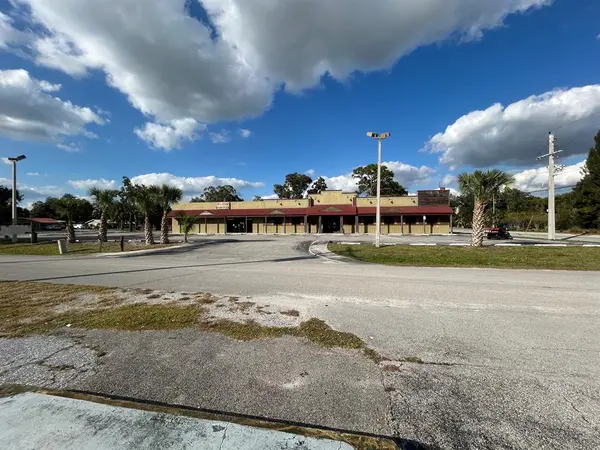 Okeechobee, FL 34974,102 SW 14th St
