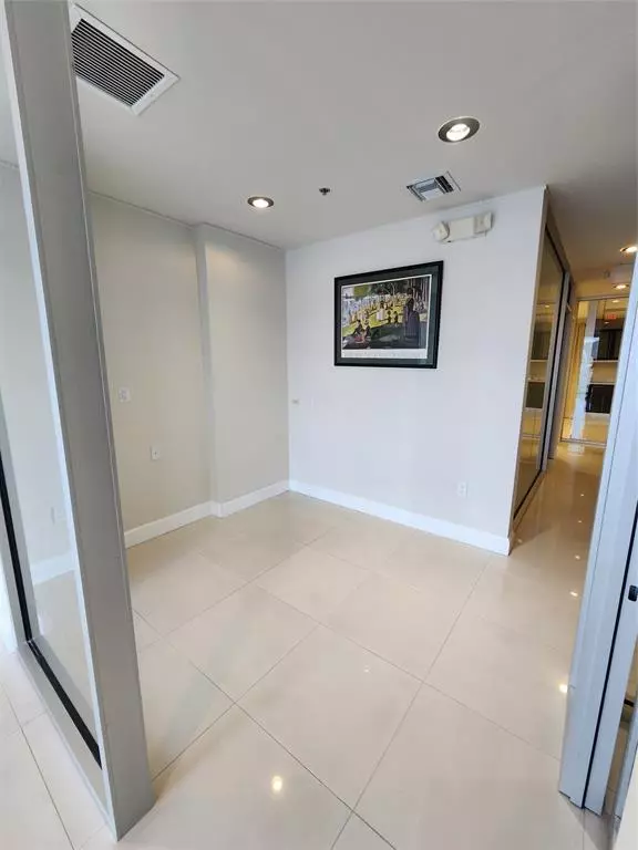 Pembroke Pines, FL 33029,18501 Pines Blvd #106