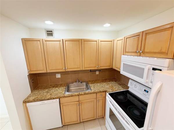 640 NW 13th St #26, Boca Raton, FL 33486