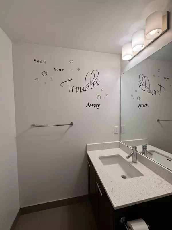 Toronto W06, ON M8V 0C1,2220 Lakeshore BLVD W #1501