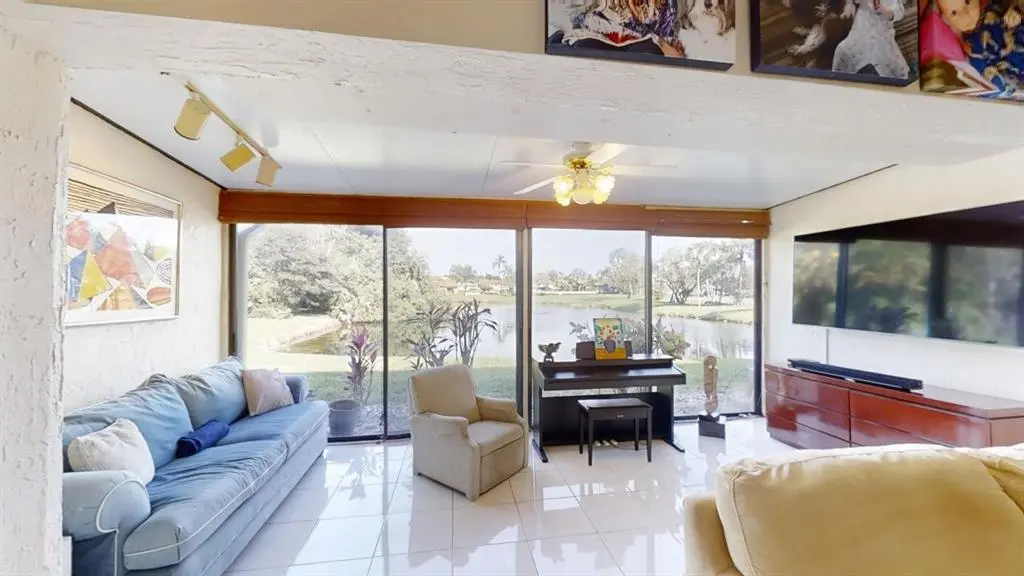 8460 Casa Del Lago #E, Boca Raton, FL 33433