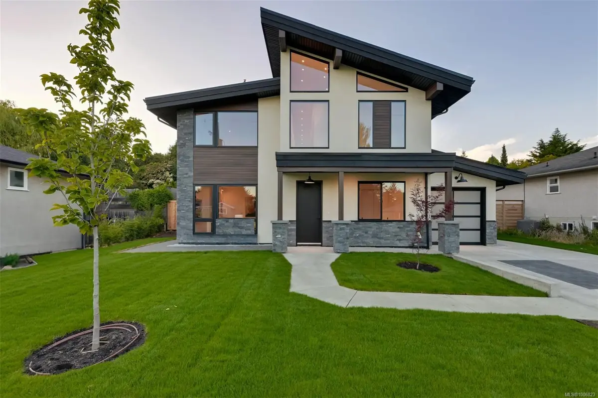 Victoria, BC V8S 1T1,1624 Warren Gdns