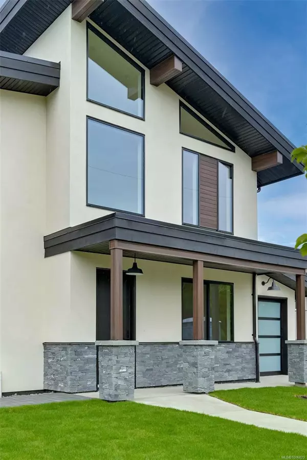 Victoria, BC V8S 1T1,1624 Warren Gdns